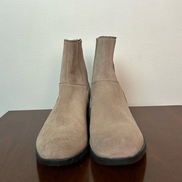 Sorel Women’s Lolla Chelsea Ankle Boots Waterproof Tan Suede NL3079-240 Size 6 - Picture 2 of 9